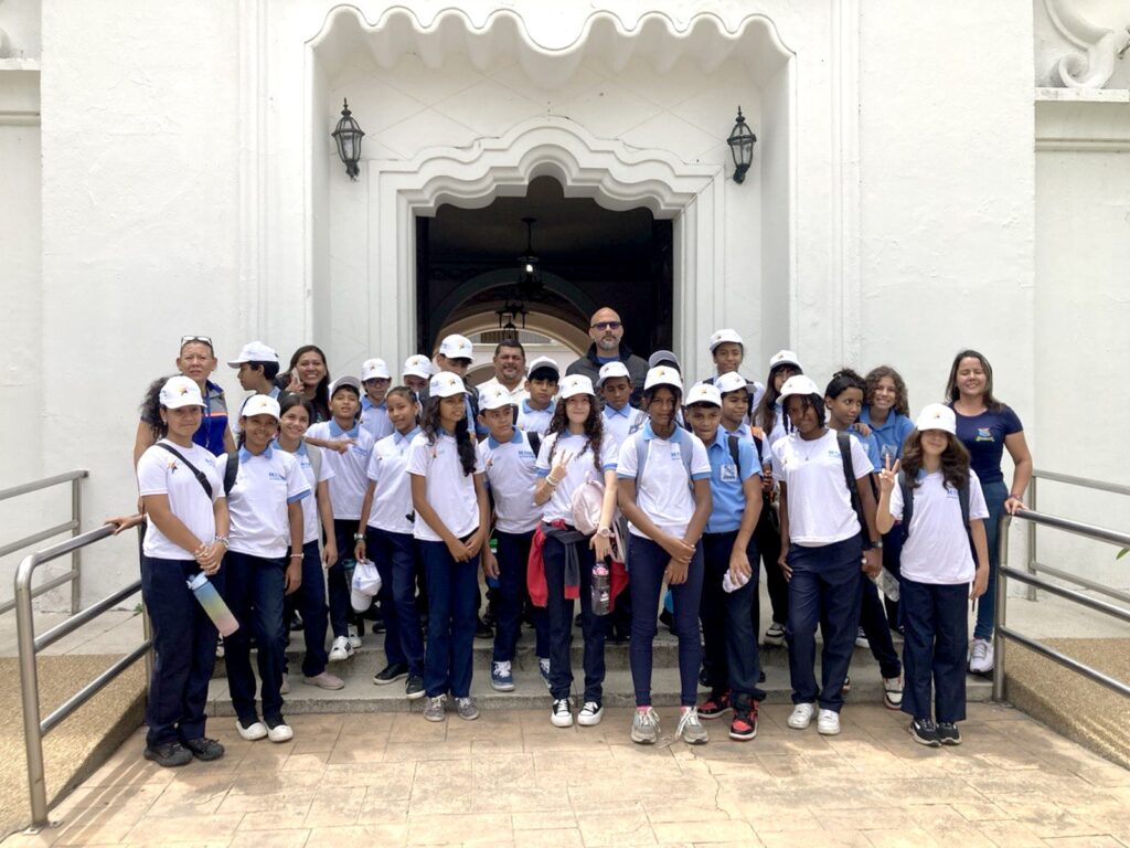 Niñas y niños del “Semillero Científico” visitaron al IAE Dr. Arnoldo Gabaldon