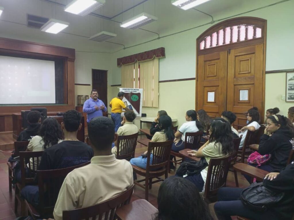 Jóvenes del Liceo Alberto Smith conocieron el legado del  Dr. Arnoldo Gabaldon