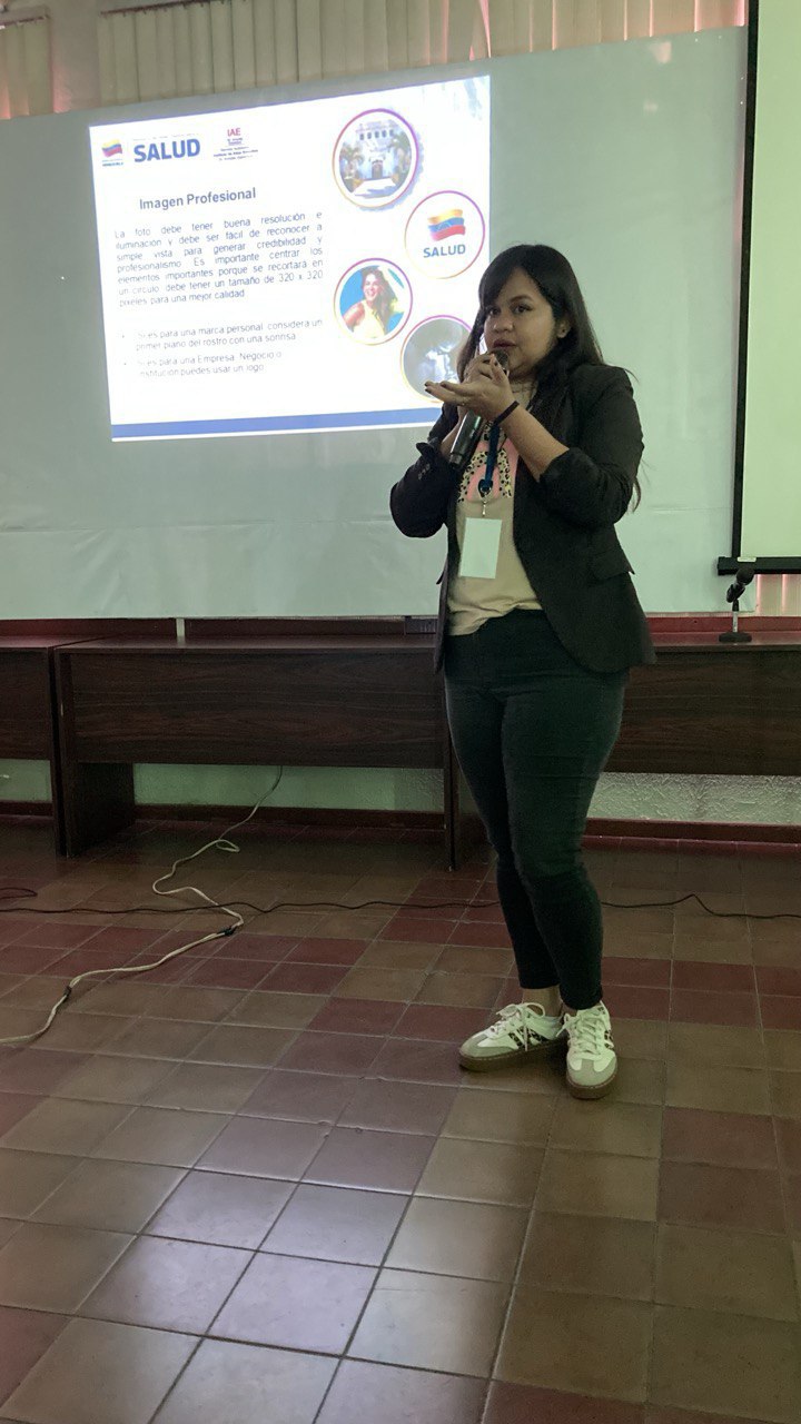 photo_4906849266823793428_y