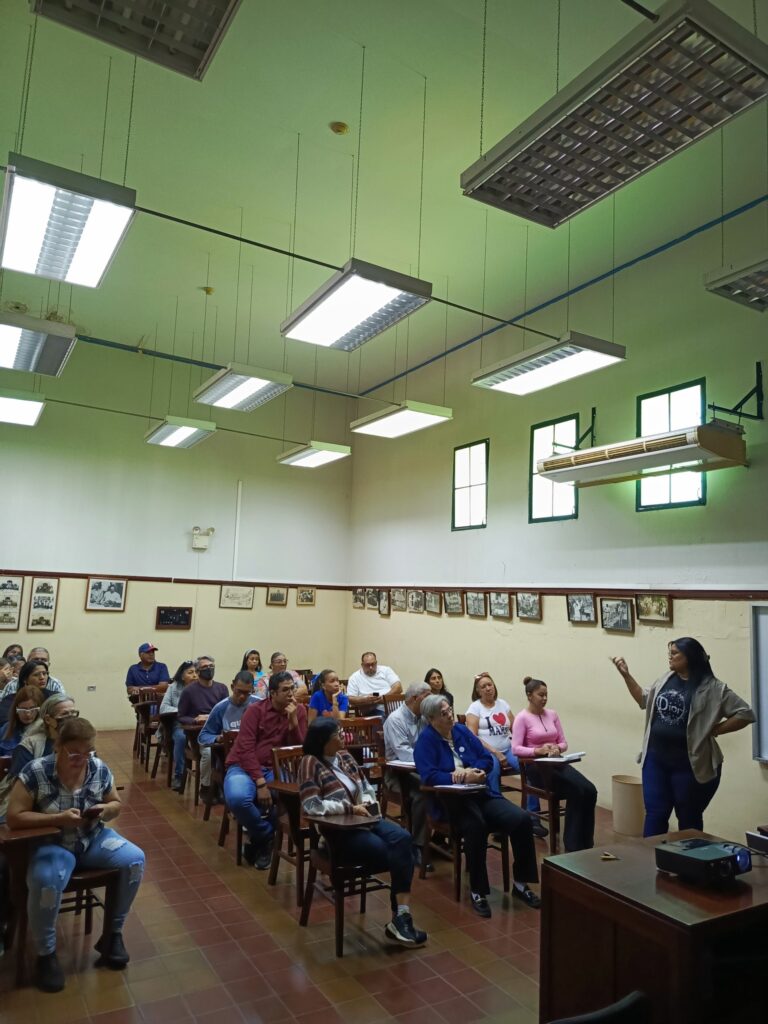 photo_4965748816233564994_w