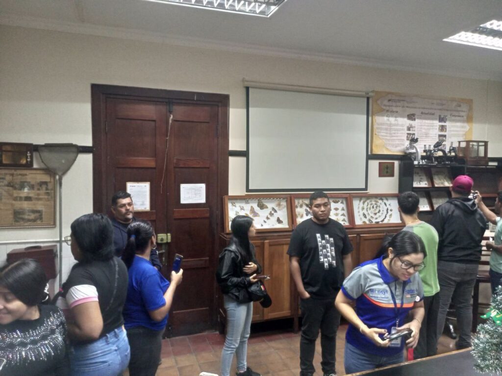 photo_5028436101596646180_y