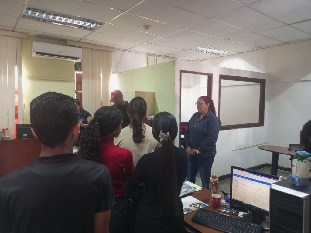 photo_5028436101596646182_y