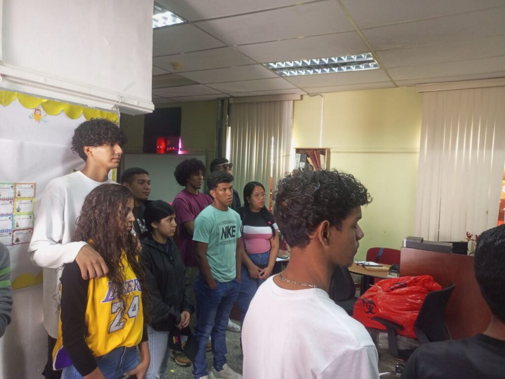 photo_5028436101596646183_y