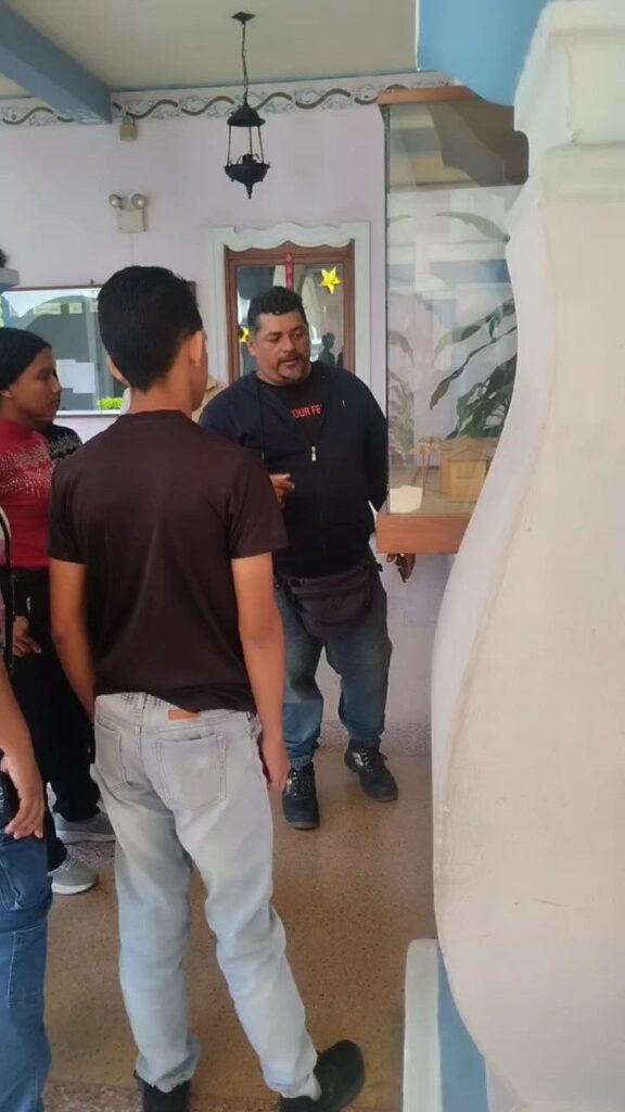 photo_5030638169984011052_y