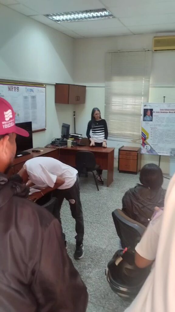 photo_5030638169984011053_y