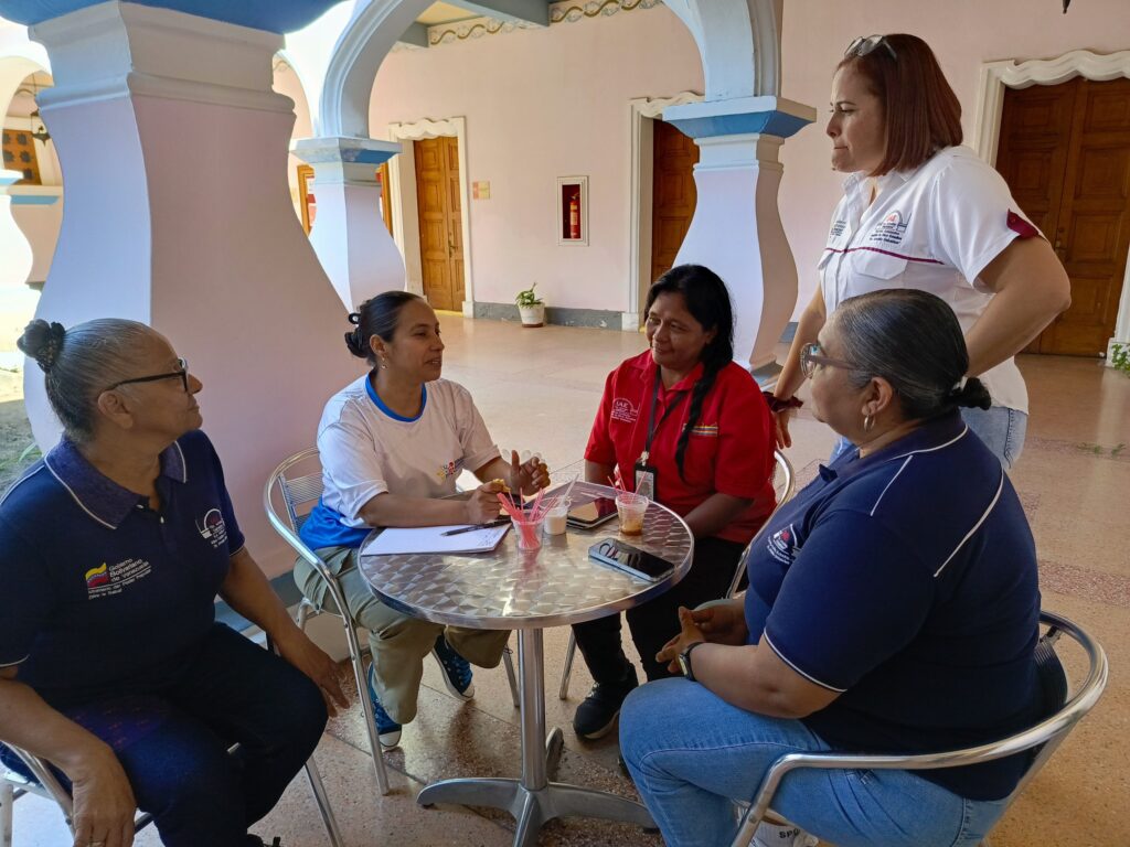 photo_5152517122662534038_w