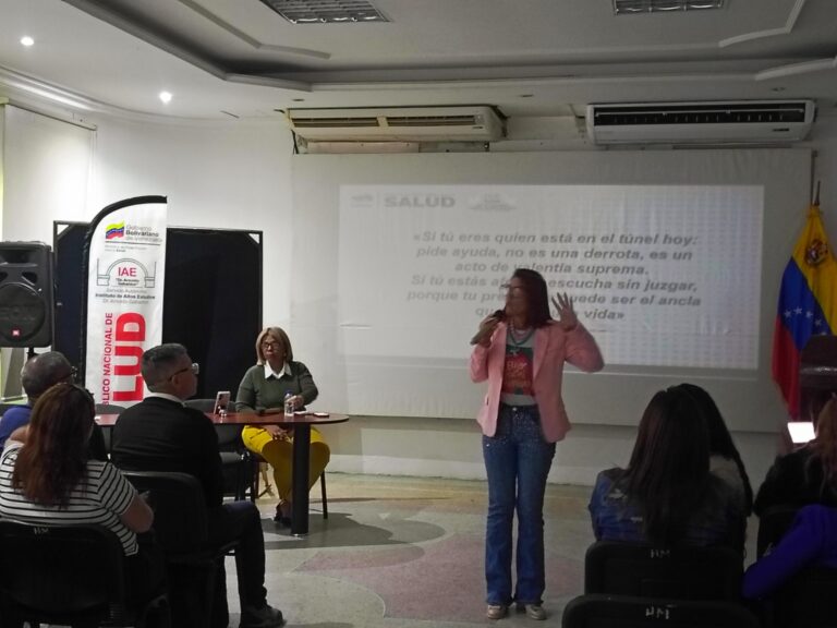 photo_5161469522429545472_w