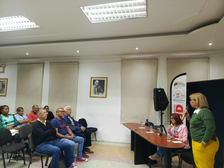 photo_5161469522429545475_w