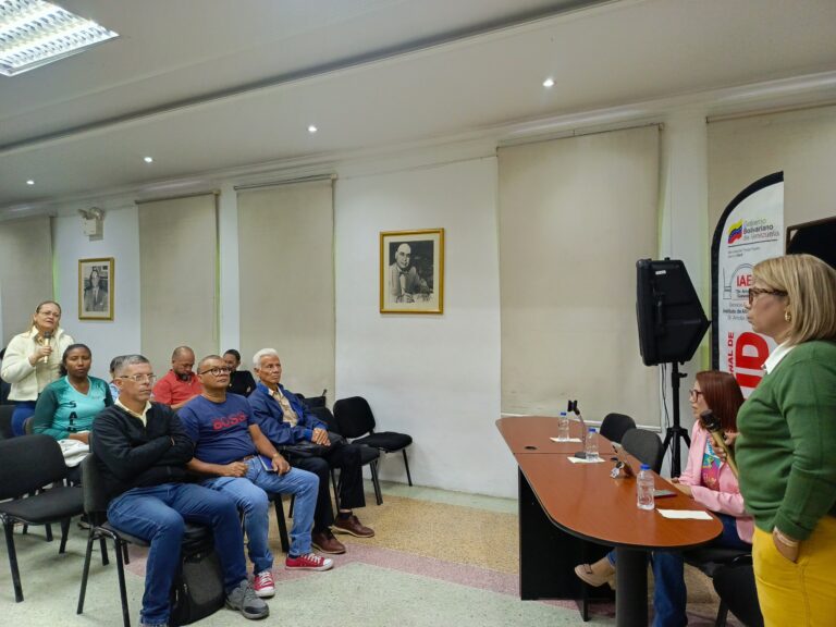 photo_5161469522429545478_w