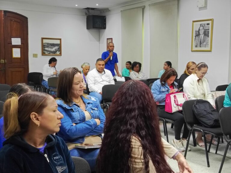 photo_5161469522429545483_w