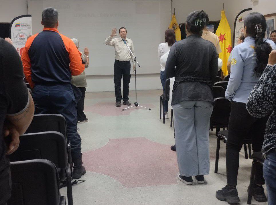 SAIAE fortalece la atención inclusiva con diplomado de lengua de señas