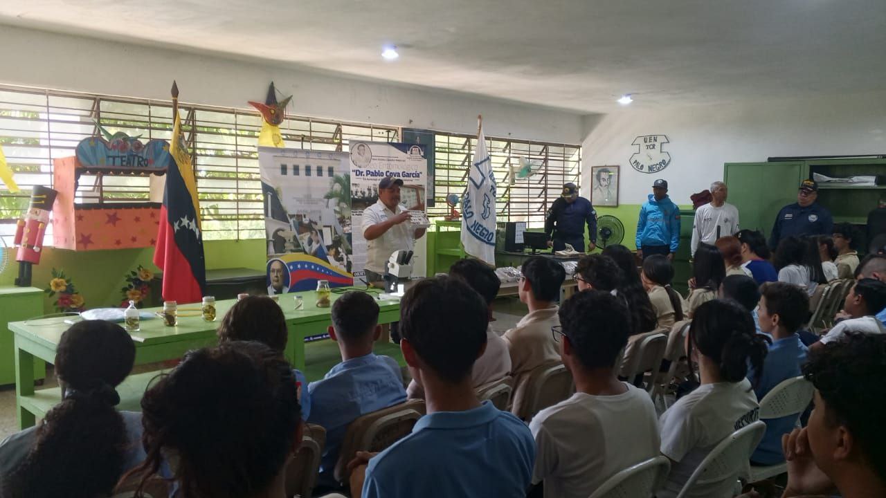 SAIAE lleva el mundo de la entomología a los estudiantes del Liceo Trino Celis Ríos
