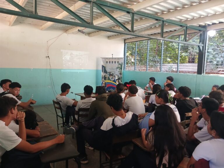 a7033ec9-5e3d-4335-8fb5-a6cd139bd06d