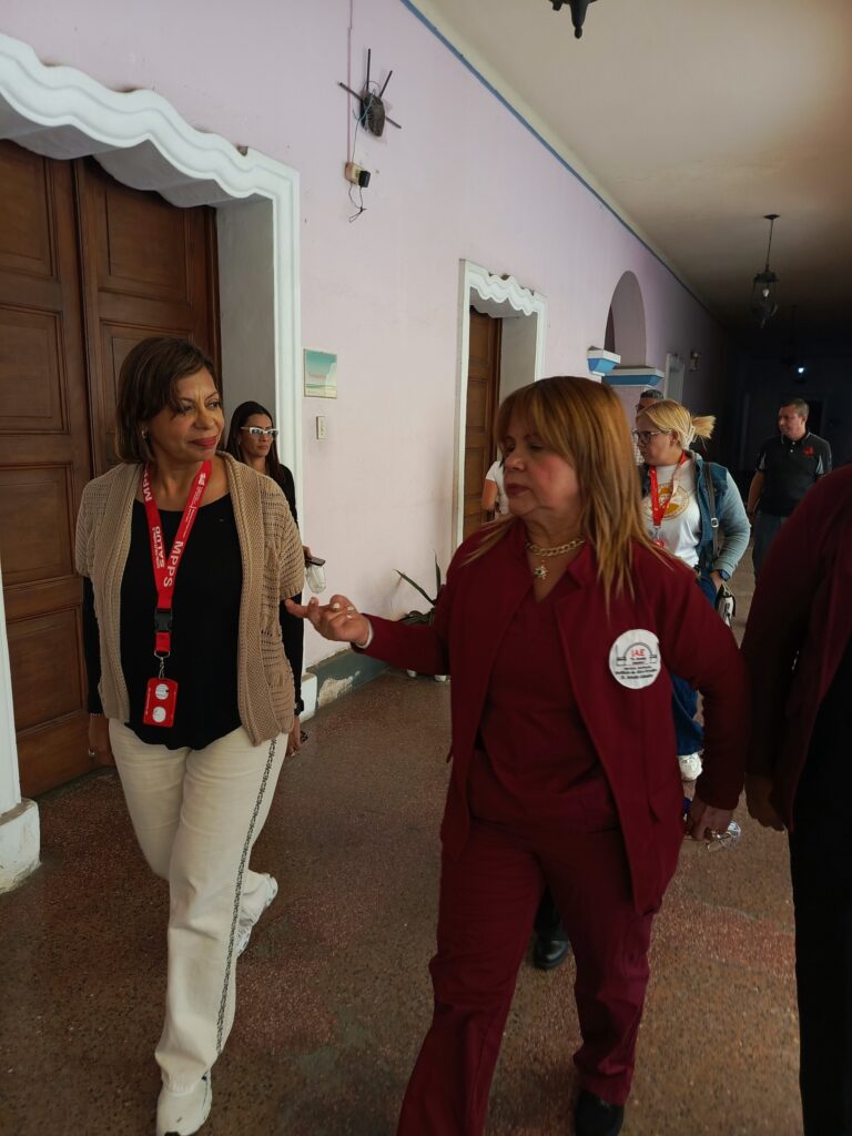 photo_4927008623540505539_w