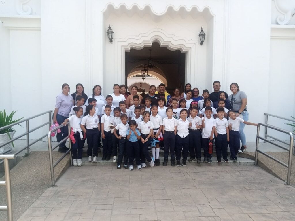 Orientan a 30 jóvenes de la U.E. Nuestra Señora de la Coromoto en la vocación científica de la salud